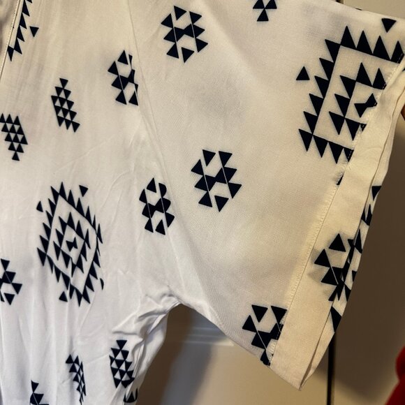 NWOT Soleil Beach Cover Up in white and blue - Picture 2 of 3